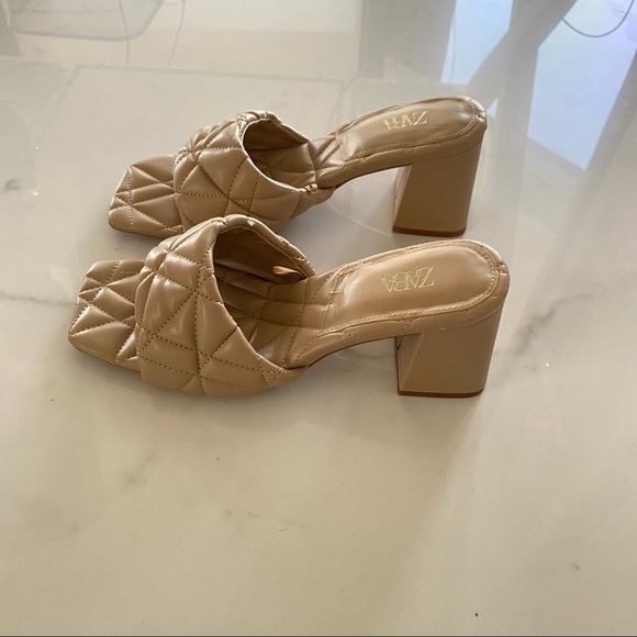 Zara Shoes - ZARA Wide Heeled Quilted Sandals in Beige 🤍